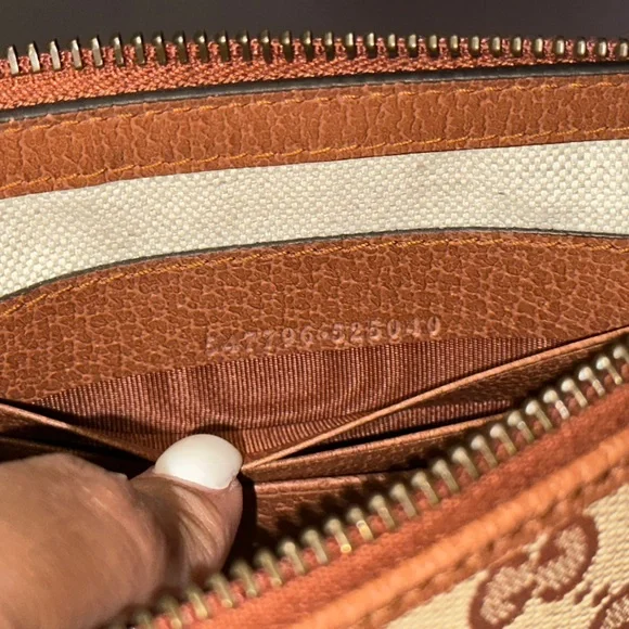 Authentic Gucci NY Yankees GG Supreme Wristlet Clutch Portfolio Pouch